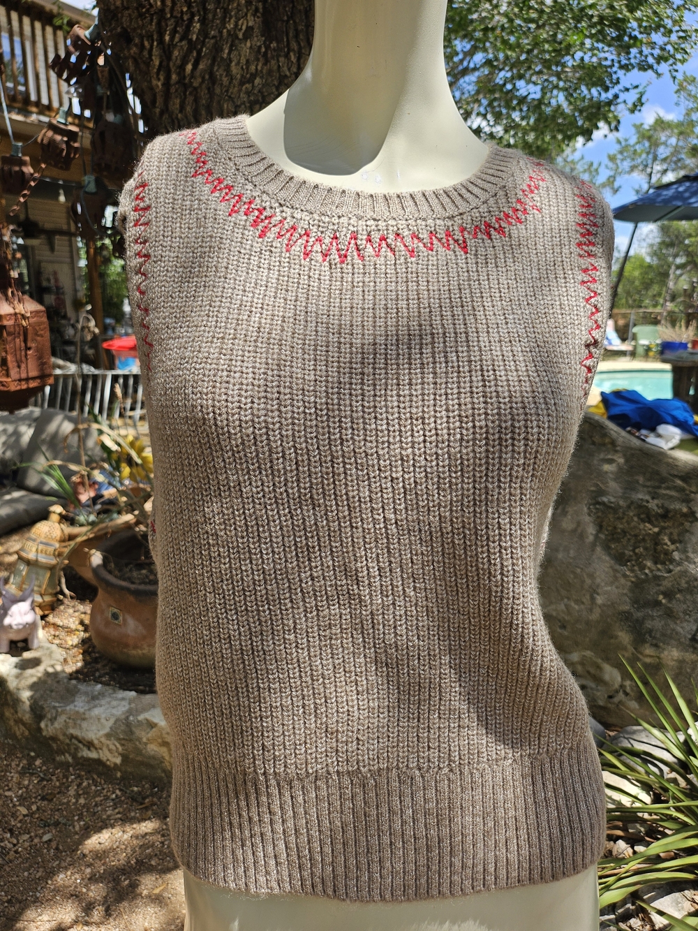 Sleeveless Crewneck Knit Sweater Vest Tan W Red Zig Zag Stitching Trim M